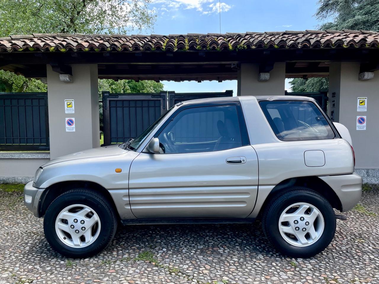 Toyota RAV 4 2.0i 16V cat 3 porte Fun *4x4*