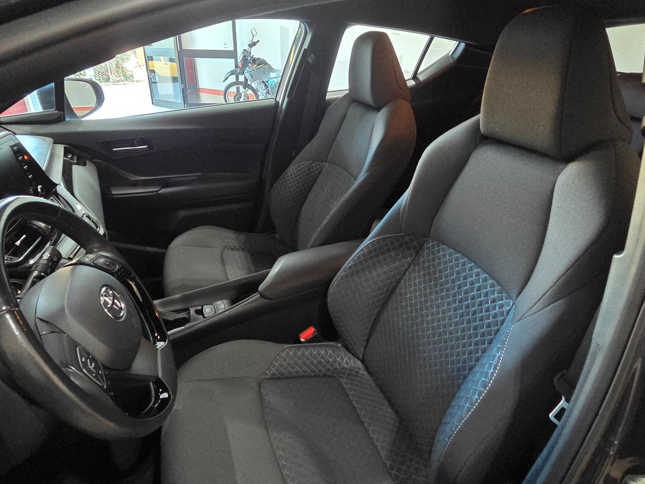 Toyota C-HR 1.8 Hybrid E-CVT Business