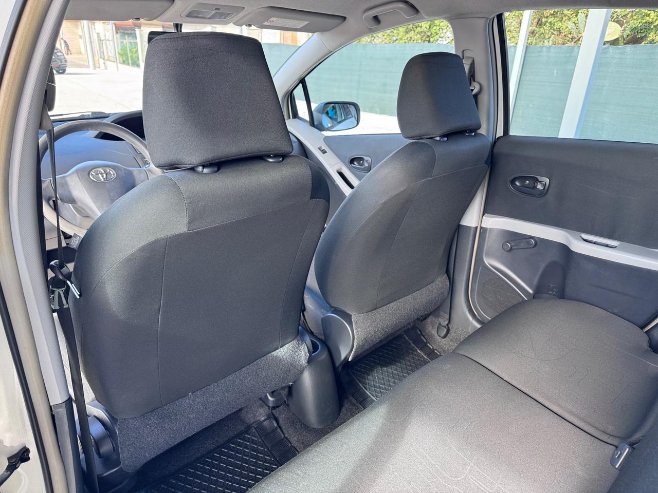 Toyota Yaris 1.0 5 porte