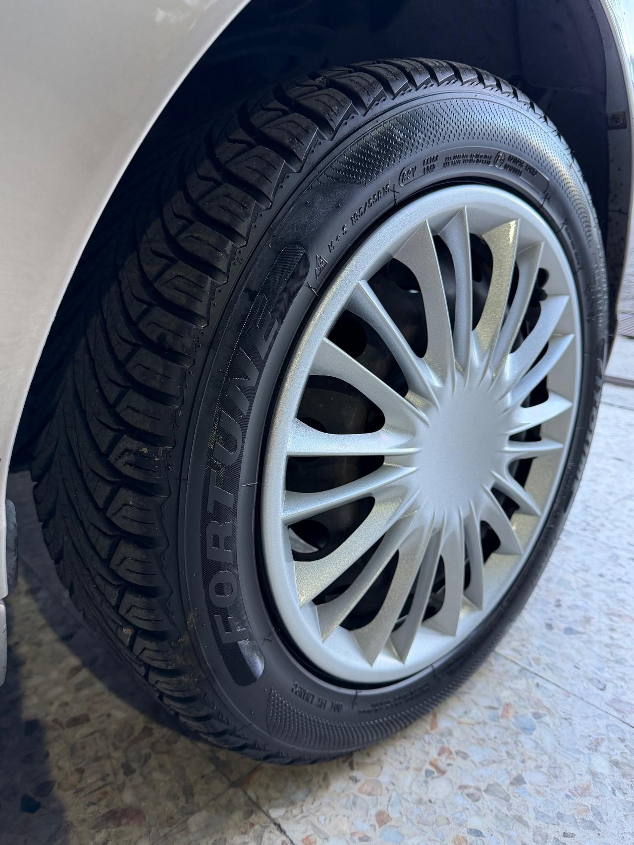 Lancia Ypsilon 1.3 MJT 75 CV Neopatentati