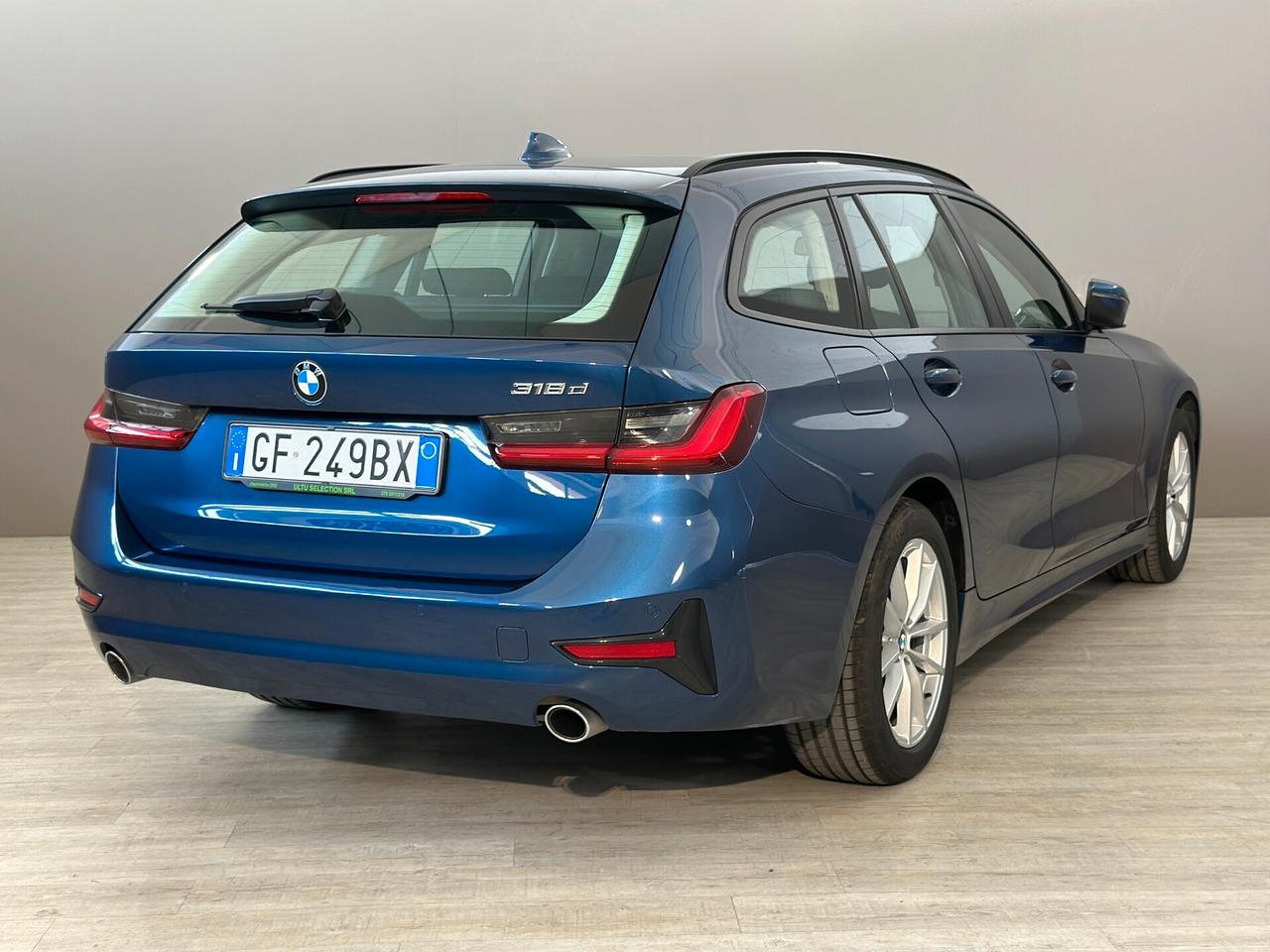 BMW 318d Touring MHEV Business Advantage auto
