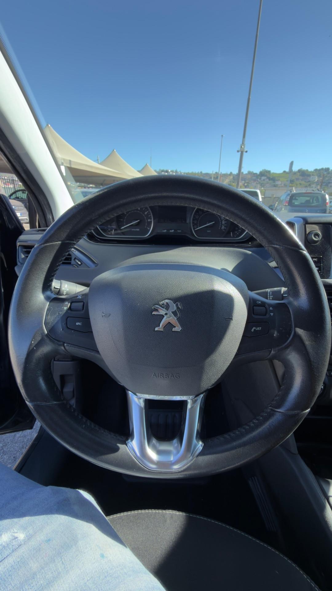 Peugeot 208 PureTech 82 5p. GPL Allure