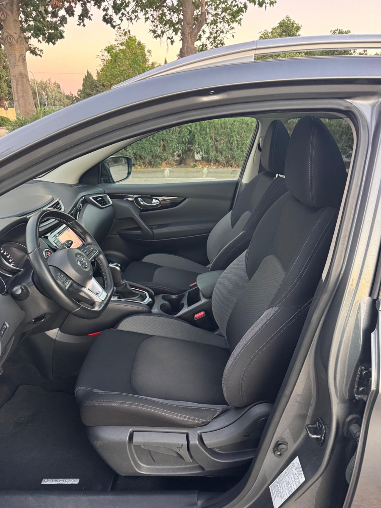 Nissan Qashqai 1.5 dCi CAMBIO AUTOMATICO/POCHI CHILOMETRI