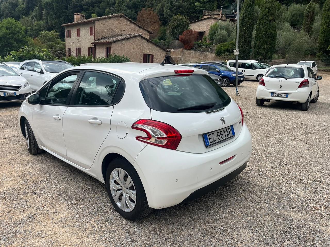 Peugeot 208 1.4 HDi 68 CV 5 porte Allure