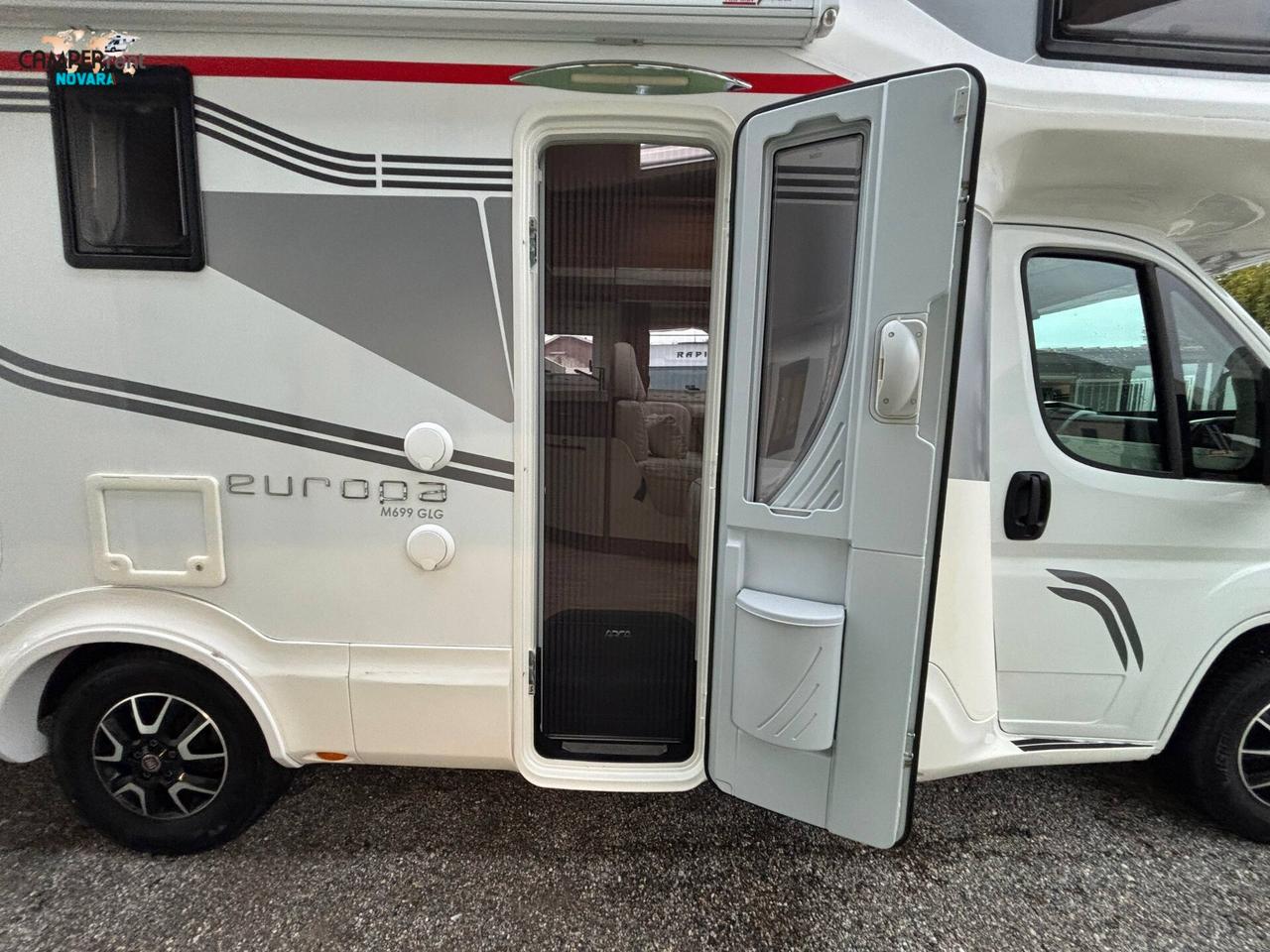 ARCA EUROPA M699 GLG - mansardato con letti gemelli in coda ed ampio garage