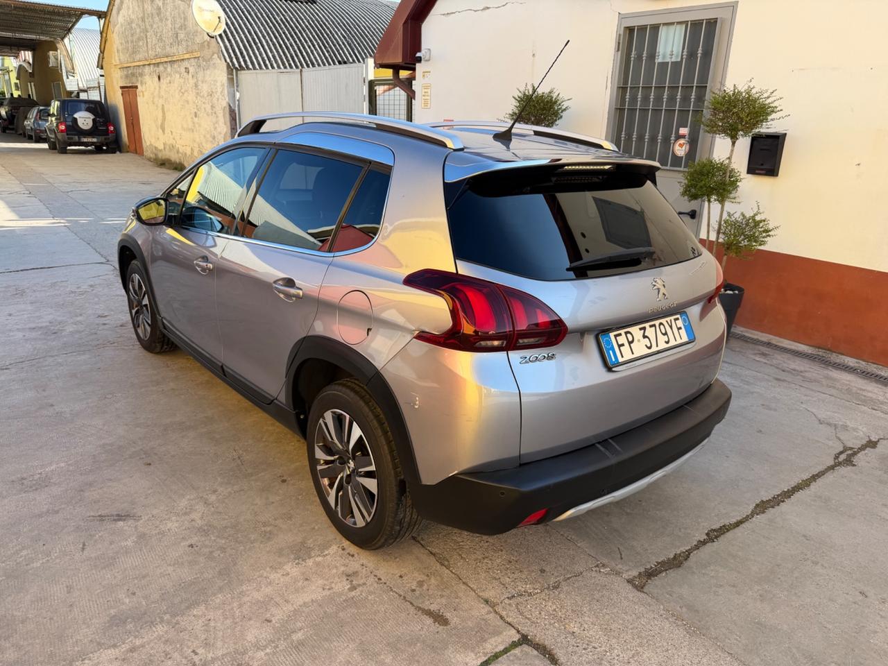 Peugeot 2008 PureTech Navigatore Pelle Xenon