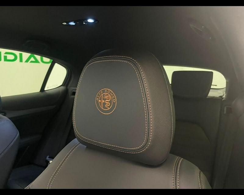 Alfa Romeo Stelvio 2023 2.2 t Intensa Q4 210cv auto
