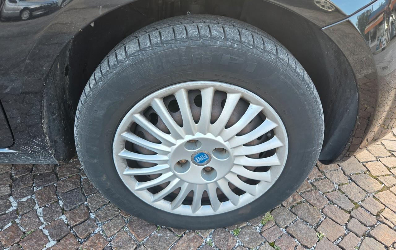 Fiat Grande Punto 1.3 MJT 75 CV 3 porte con 302.000km Neopatentati