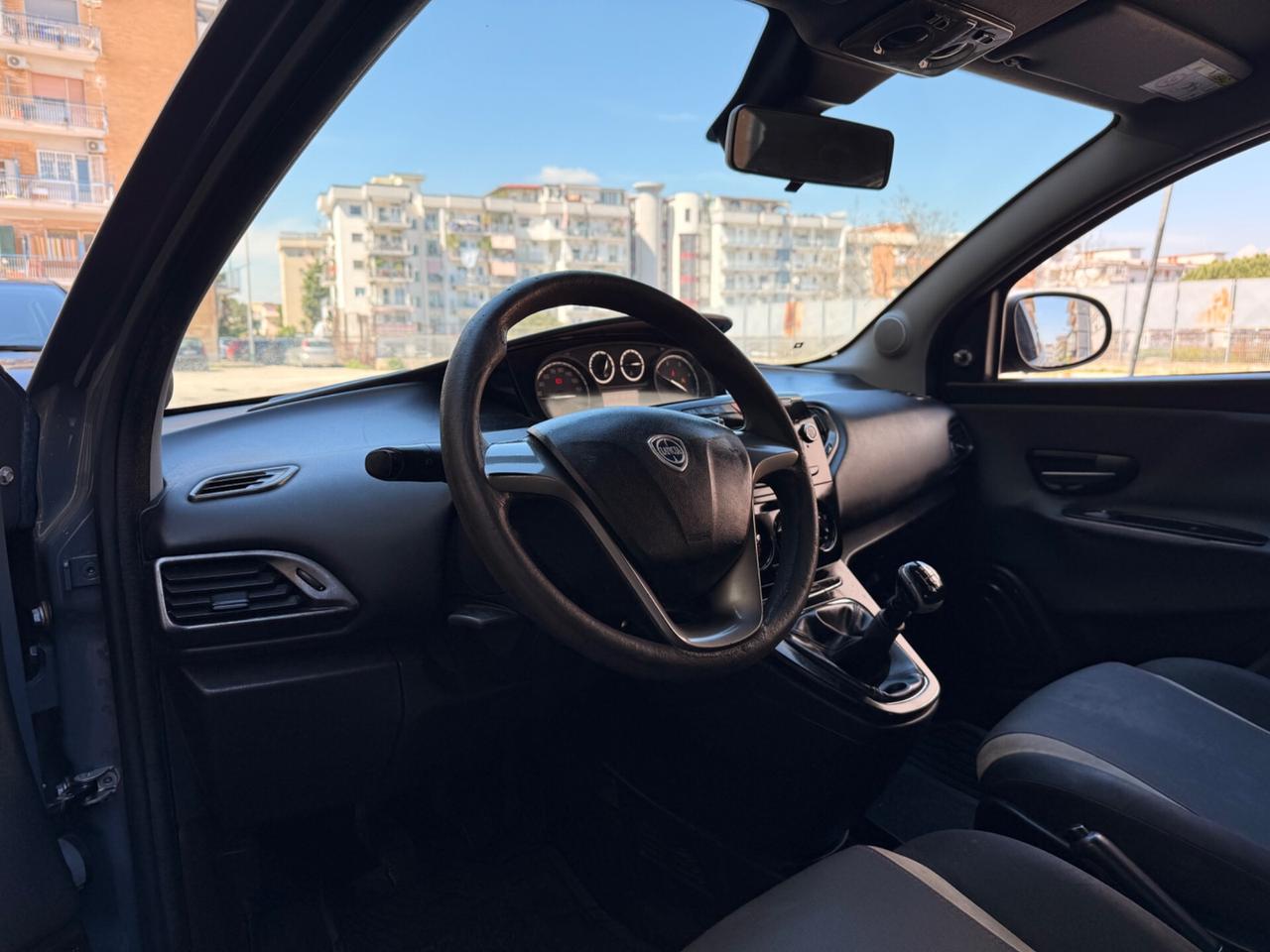 Lancia Ypsilon 1.3 MJT 5 porte Momodesign Full