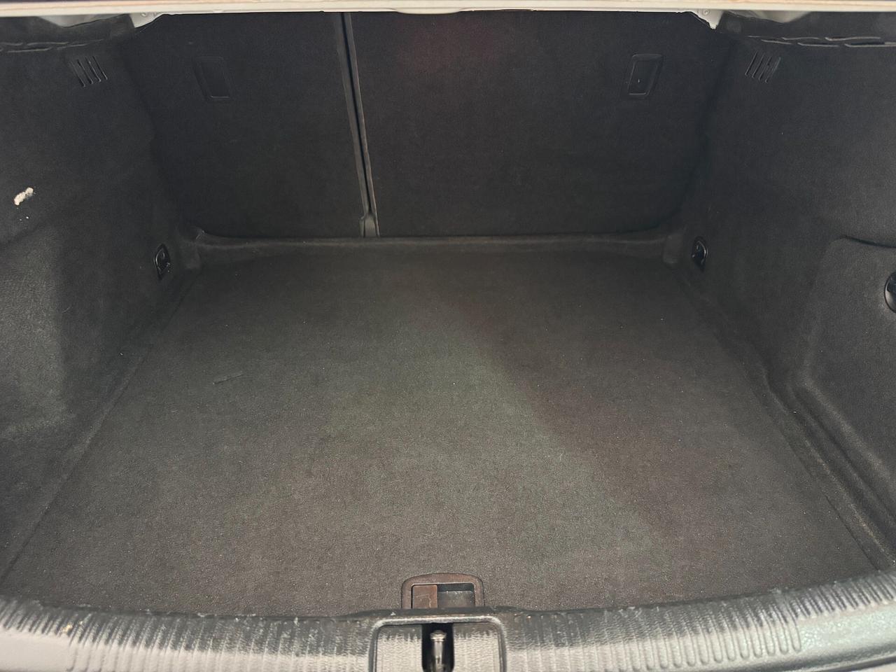 Audi A3 Sedan / 2.0 TDI 150cv/ Cambio automatico / Led