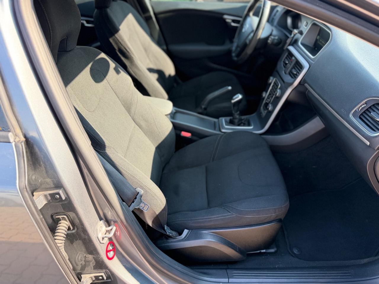 Volvo V40 D2 1.6 SUMMUM