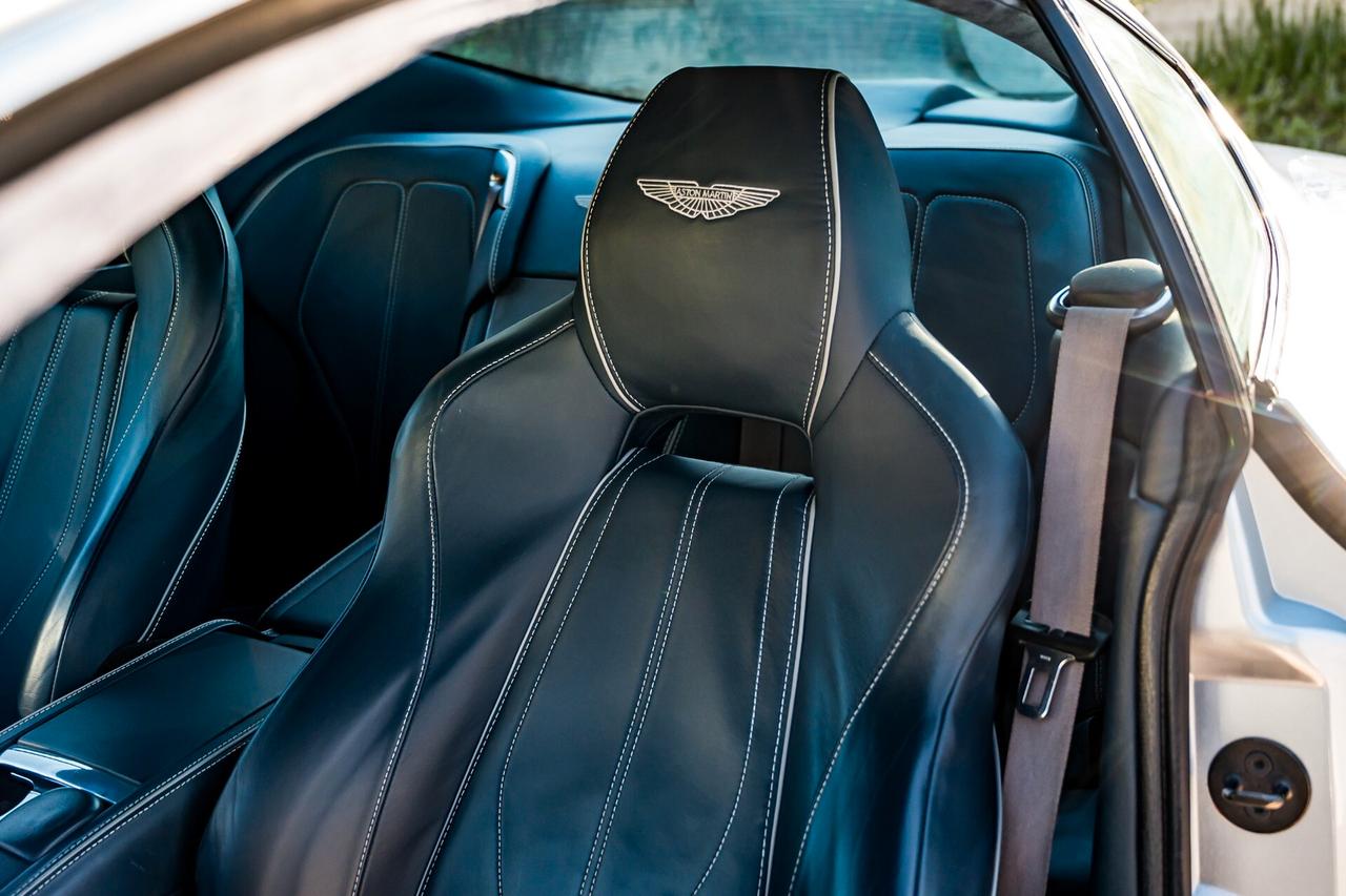 Aston Martin Virage -