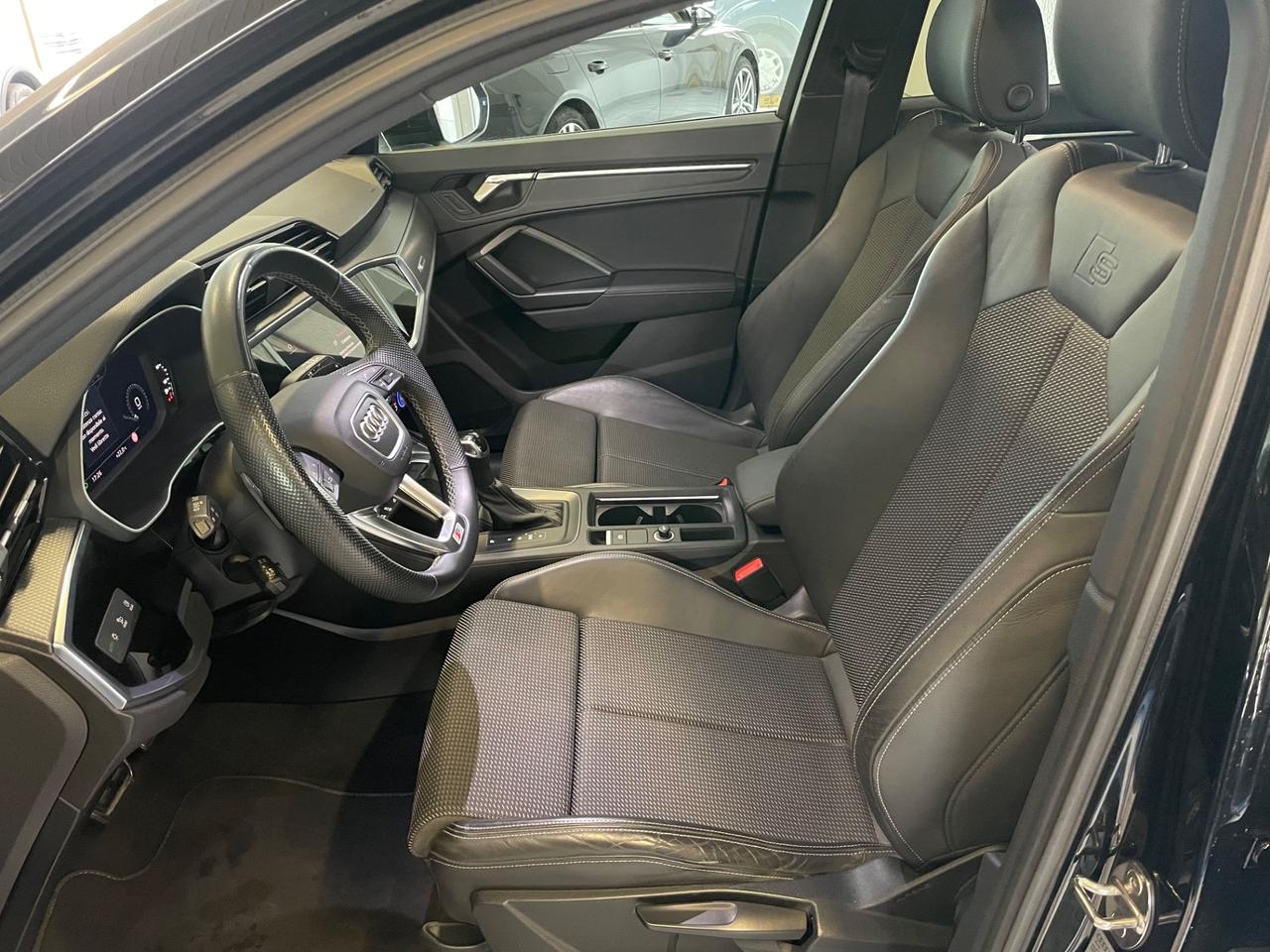 Audi Q3 Sportback 45 TFSI e S tronic Line Black Tetto