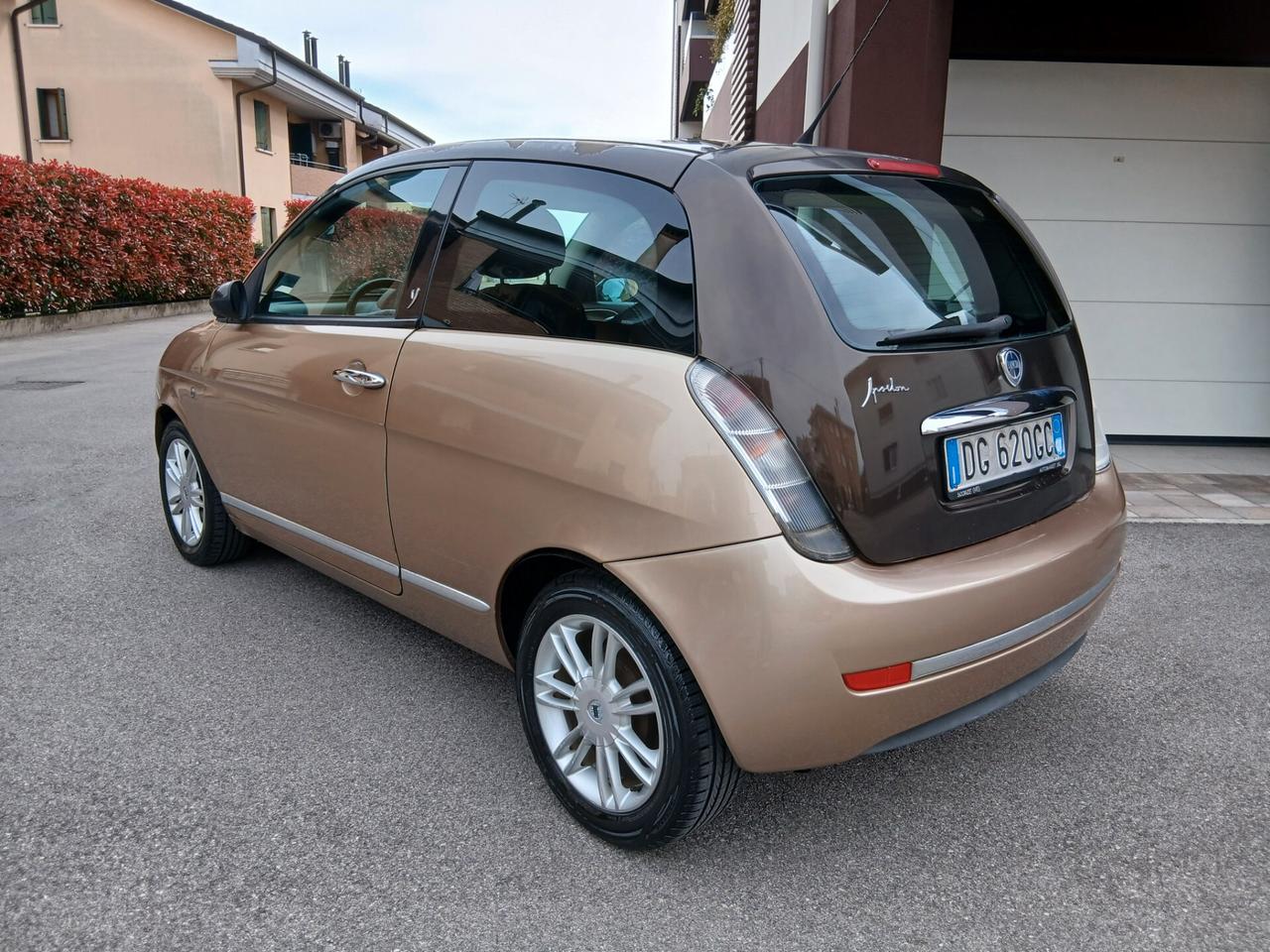 Lancia Ypsilon 1.4 in pronta consegna Ok per neo patentati