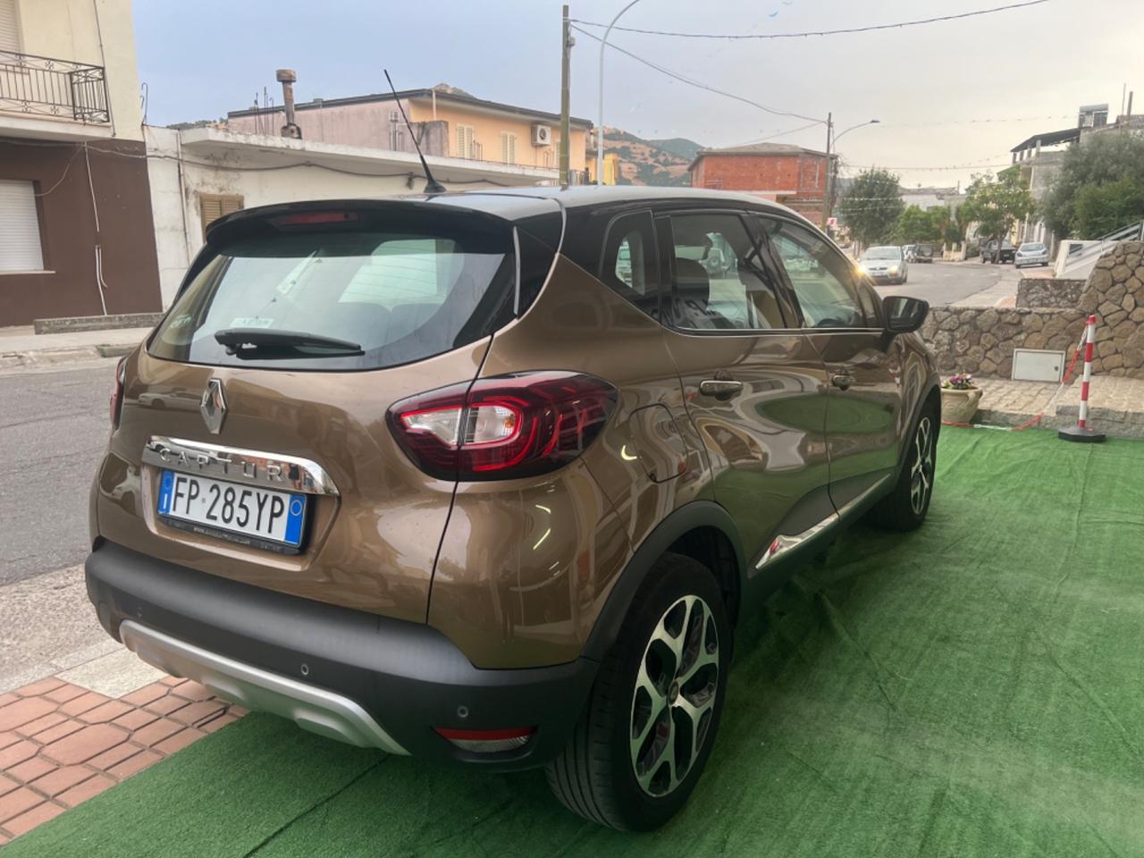 Renault Captur dCi 8V 110 CV Start&Stop Energy Initiale Paris