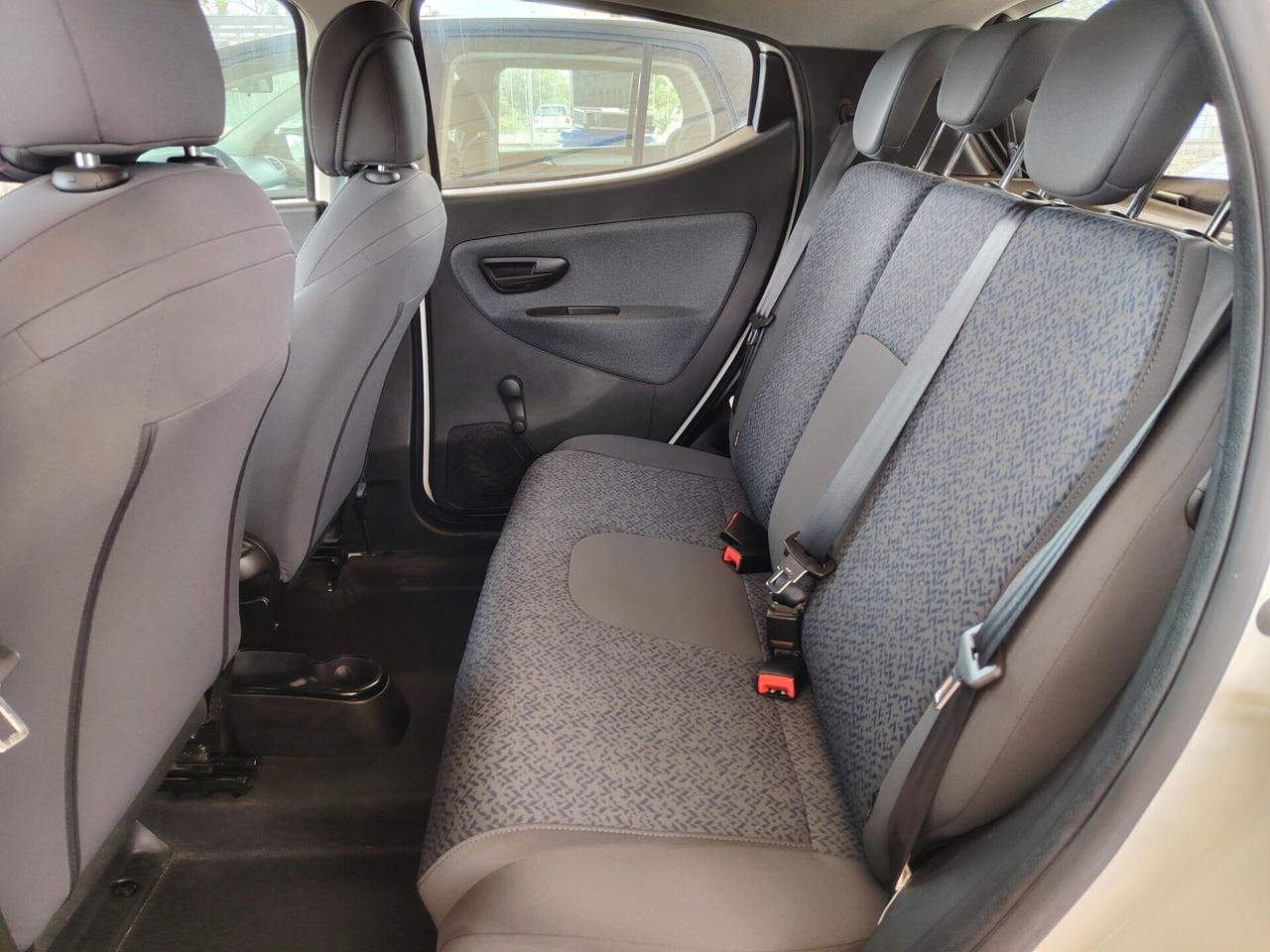 Lancia Ypsilon 1.0 FireFly 5 porte Hybrid Ecochic Silver 5700km