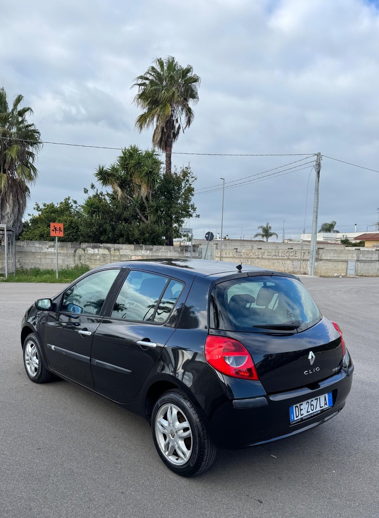 RENAULT CLIO 1.2 BENZINA LUXE