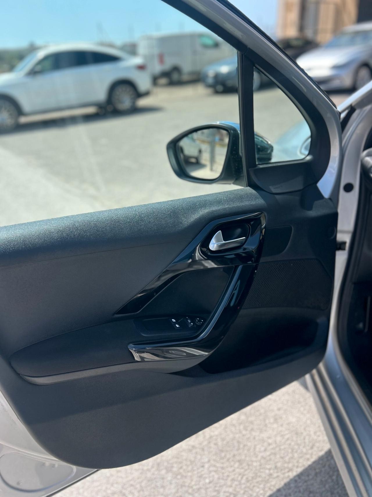 Peugeot 208 BlueHDi 100 5 porte Allure 2016