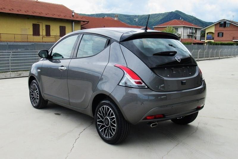 Lancia Ypsilon 1.0 FireFly 5 porte S&S Hybrid Platino con BONUS EASY GO'