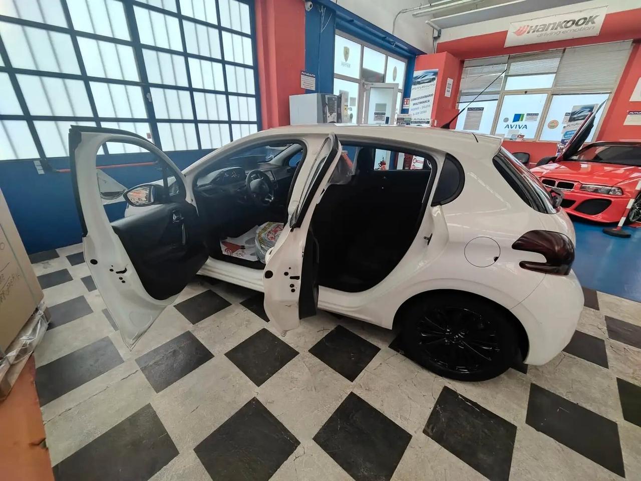 Peugeot 208 PureTech 82 5 porte Allure