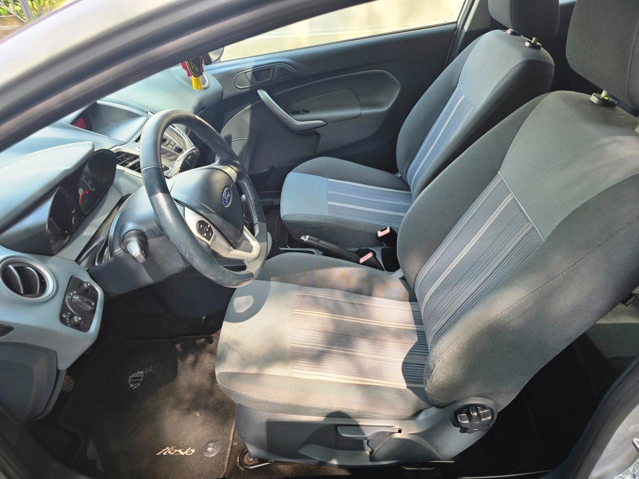 Ford Fiesta 1.2 82CV 3 porte Titanium - 2010