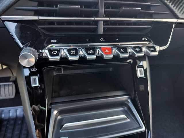 Peugeot 2008 motore elettrico 136 CV Allure