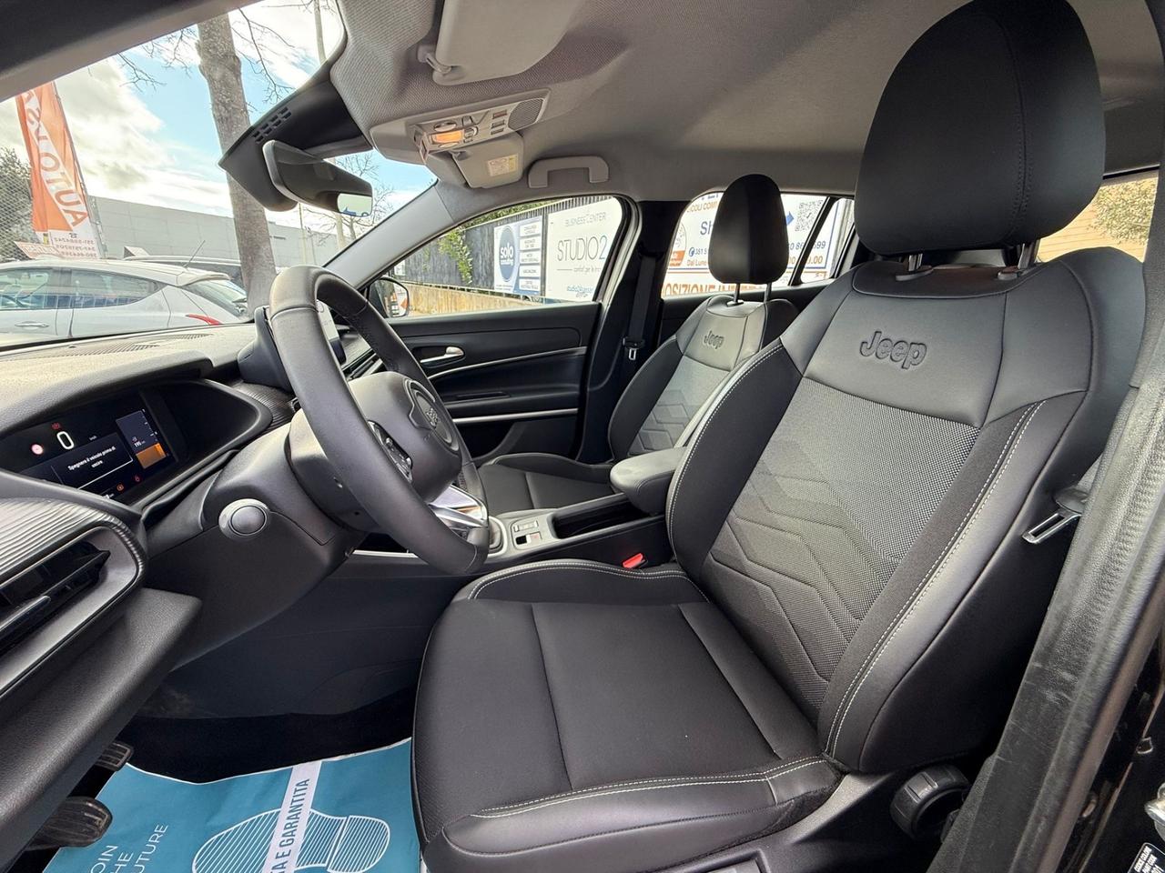 Jeep AVENGER TURBO KM. 30.000 09/2023