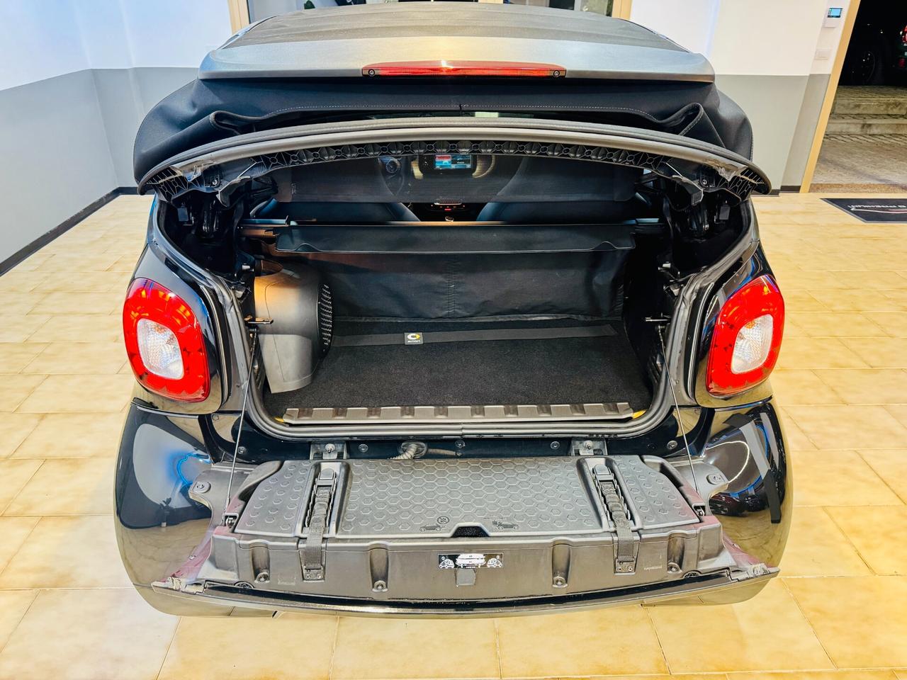 Smart ForTwo 90CV Brabus 0.9 Cabrio Autom / RetroCam Touch