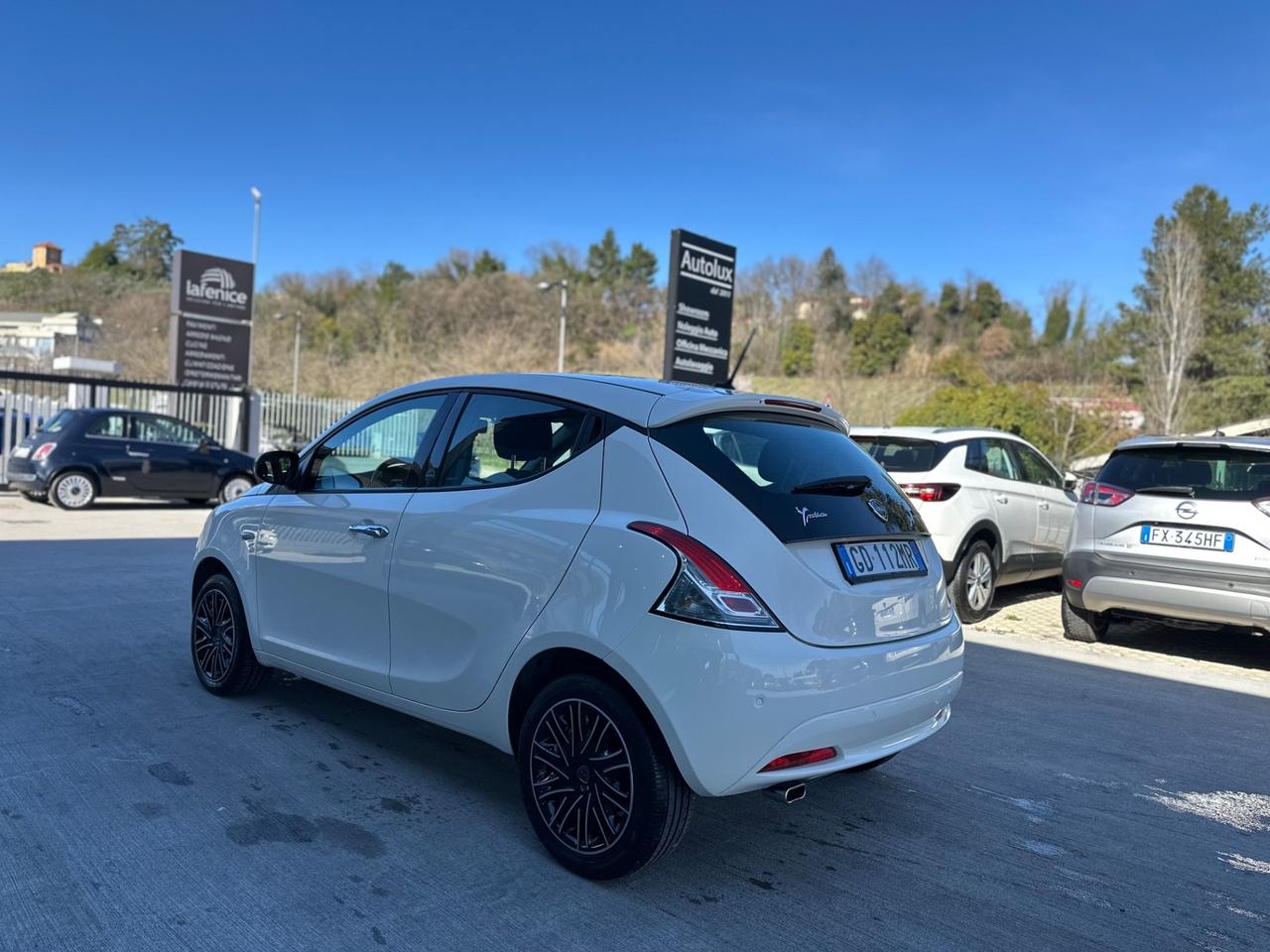 Lancia Ypsilon 1.0 FireFly 5 porte S&S Hybrid Ecochic Gold