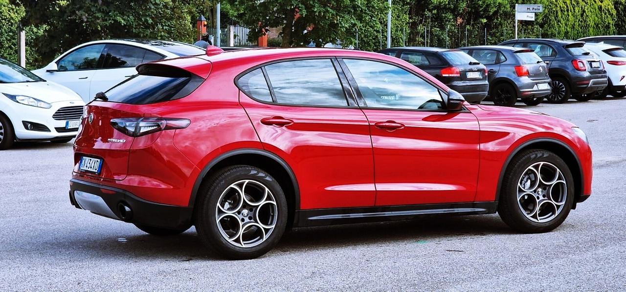 Alfa Romeo Stelvio 2.2 Turbodiesel 160 CV AT8 RWD Super