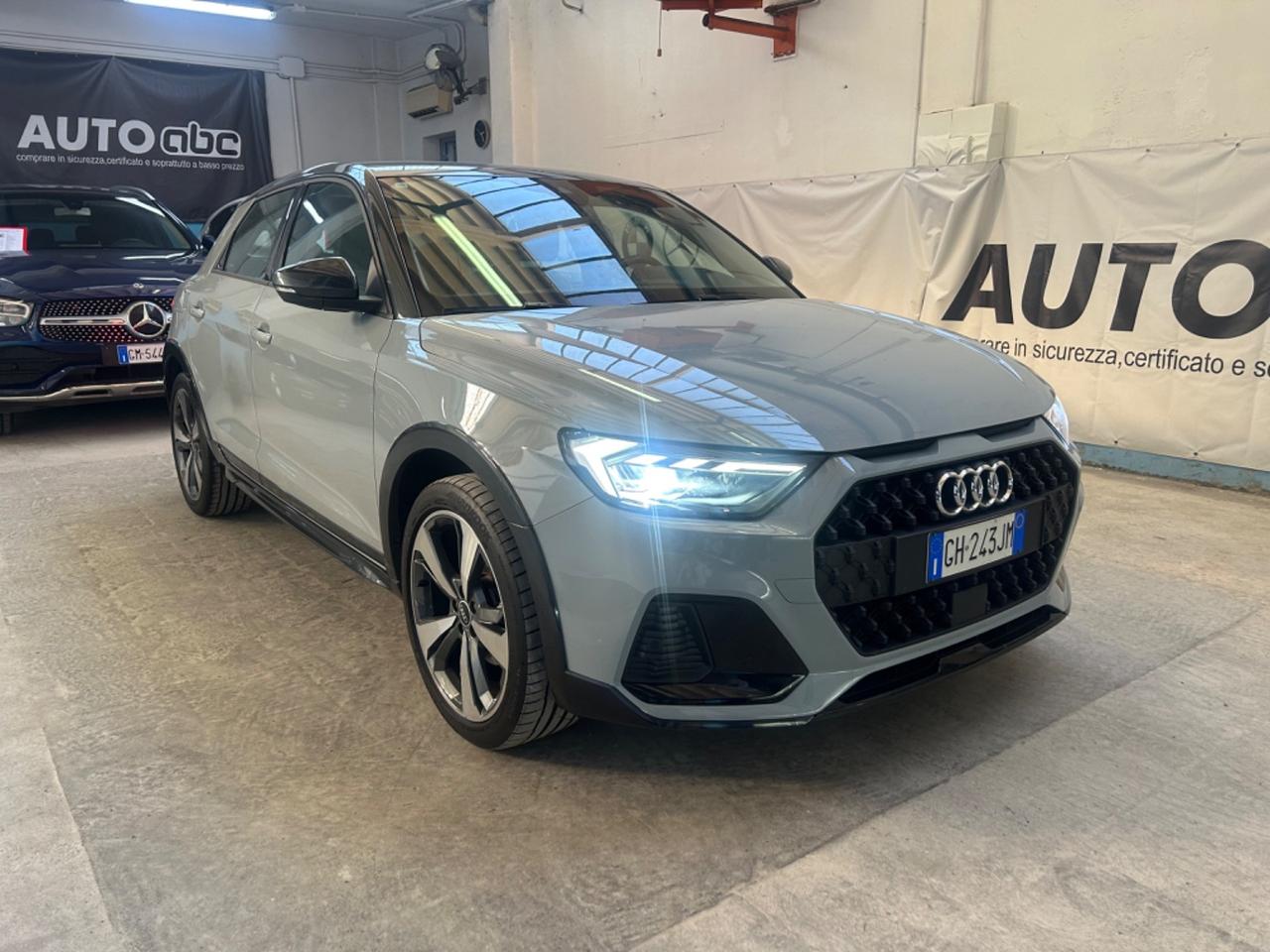 Audi A1 citycarver 30 TFSI Identity Contrast