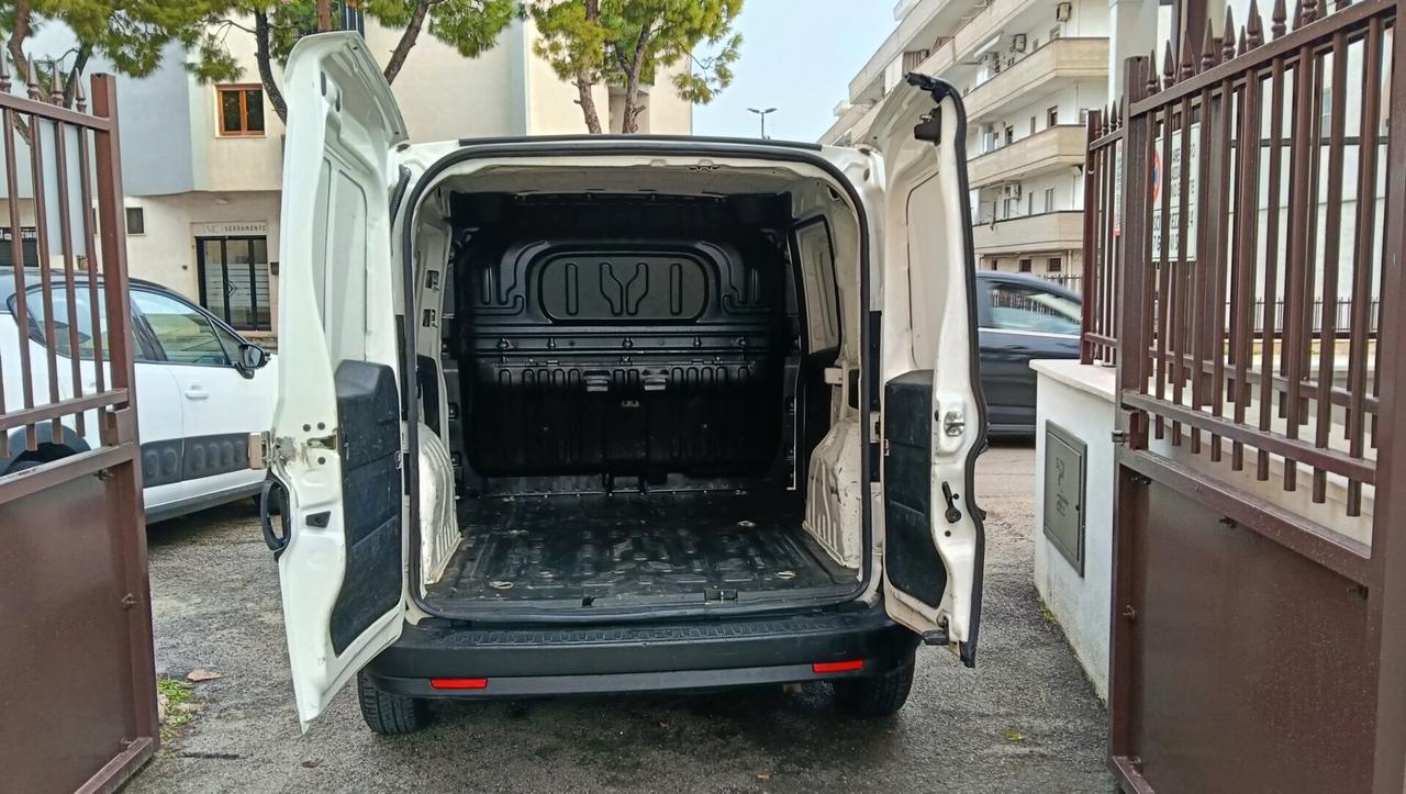 FIAT DOBLO' 1.6 MTJ-AUTOCARRO-3 POSTI