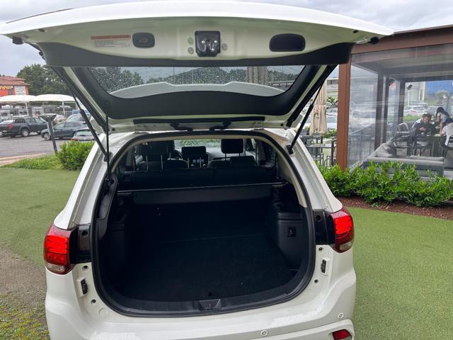MITSUBISHI Outlander 2.4 MIVEC 4WD PHEV Instyle Plus 25000KM UNIPROP