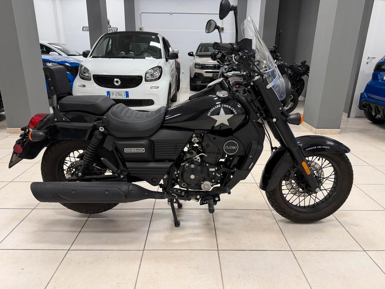 Um Renegade Commando 300 TOTAL BLACK