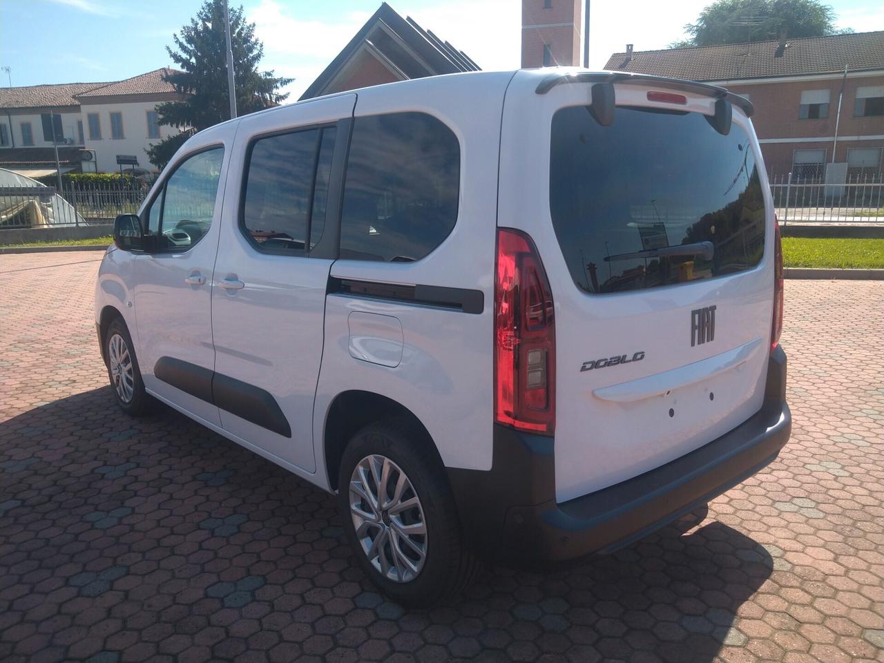 Fiat Doblo DOBLO' 4° serie COMBI 1.5 BlueHdi 100CV MT6 mod. Lounge *SENZA VINCOLO DI FINANZIAMENTO*