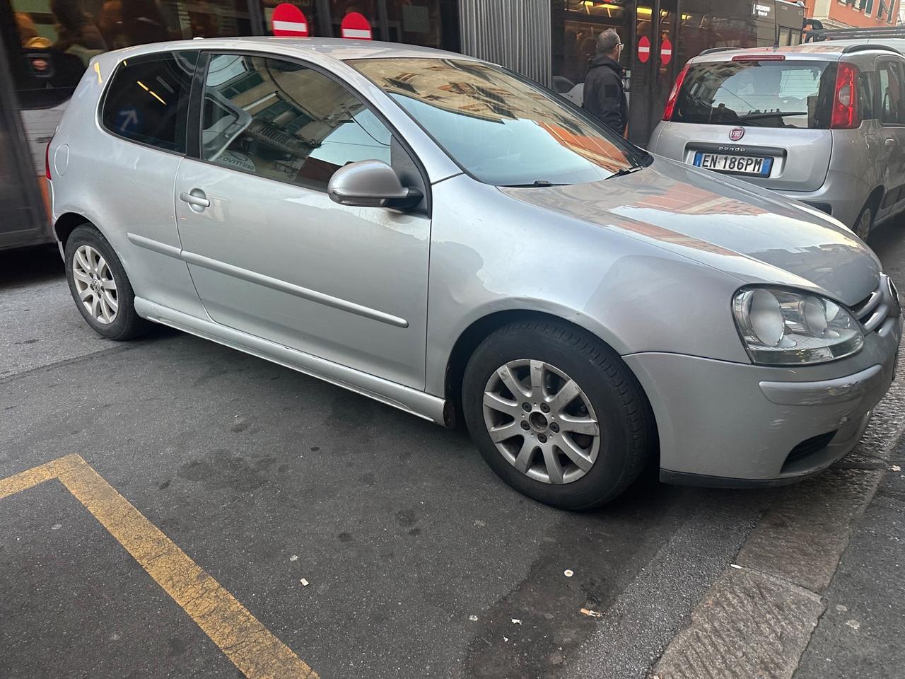 Volkswagen Golf 1.6 16V FSI 5p. Comfortline