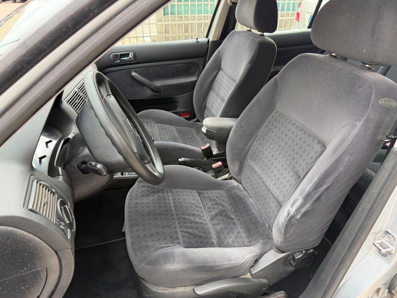 VW GOLF 1.6 BENZINA EURO4 NEOPATENTATI UNI PROP