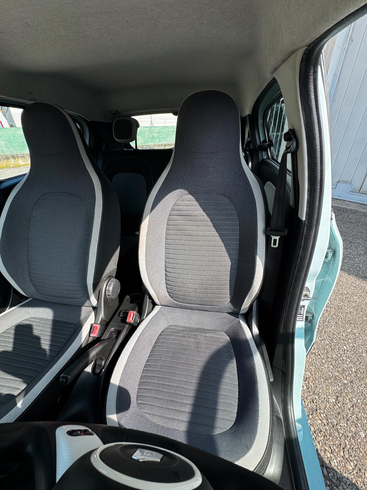 Renault Twingo 1.0 52kW Benz 5p *59.000 km*