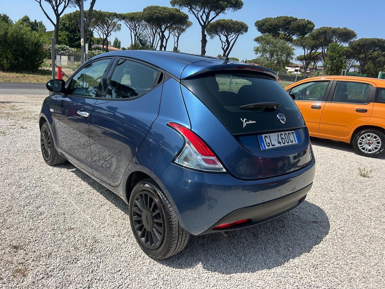 Lancia Ypsilon 1.0 FireFly 5 porte S&S Hybrid Silver