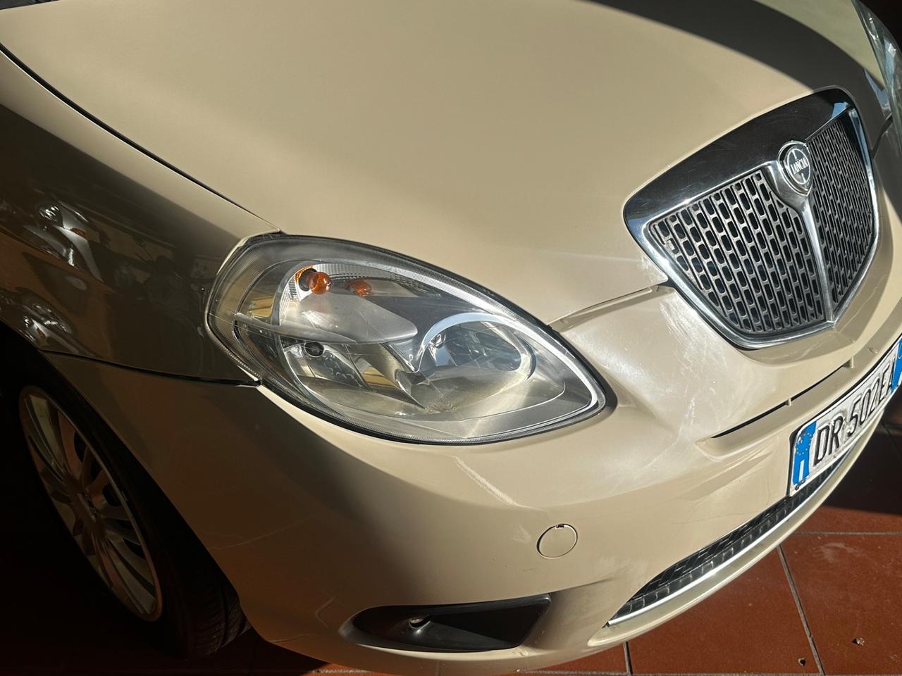 Lancia Ypsilon 1.2 beige metano neopatentati