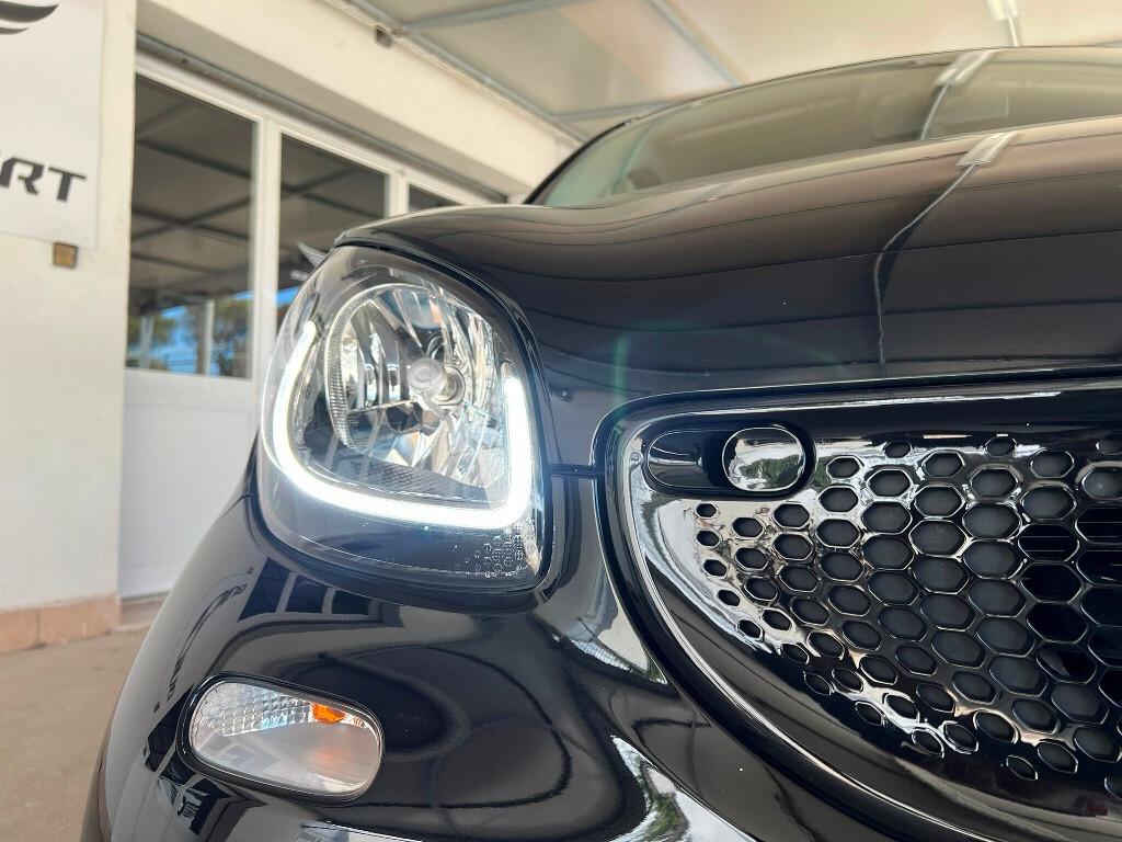 Smart Forfour 1.0 71 CV Total Black 30.000KM!