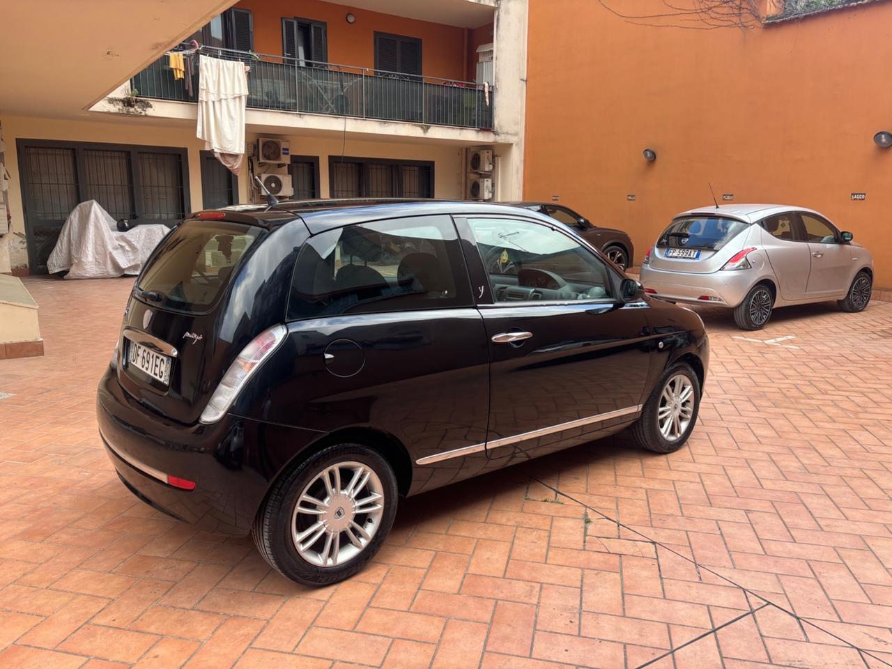 Lancia Ypsilon 1.3 MJT 90 CV Platino