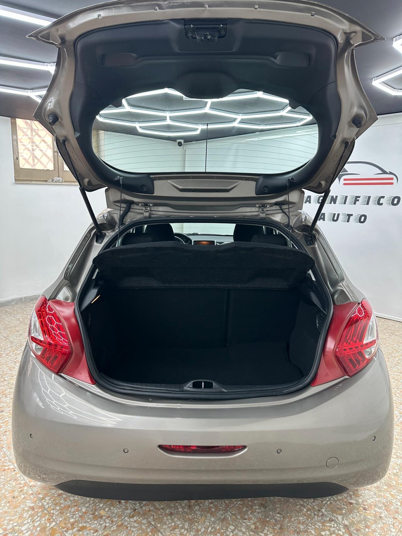 Peugeot 208 1.4 HDi 68 CV 5 porte Allure