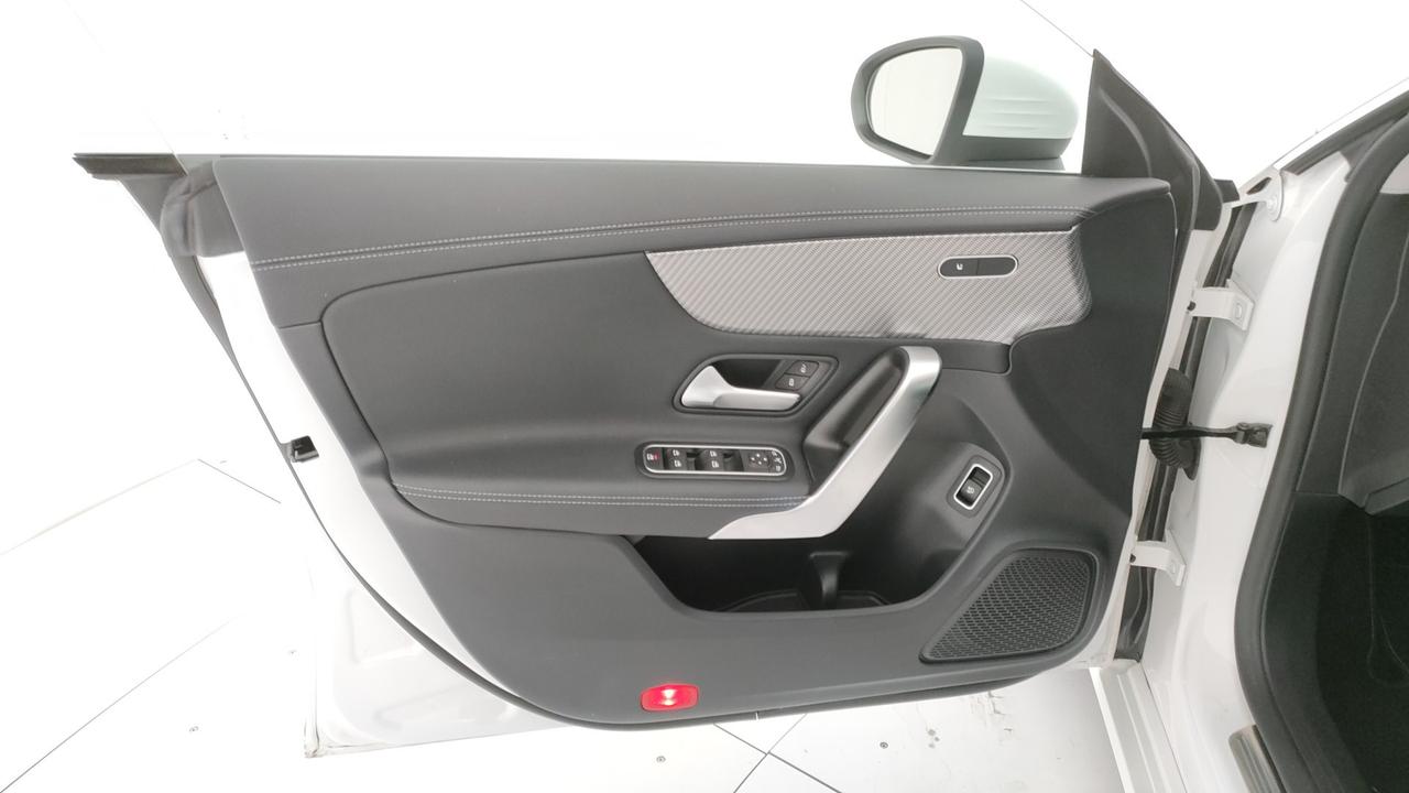 Mercedes-Benz CLA Shooting Brake 180 d Progressive Advanced auto