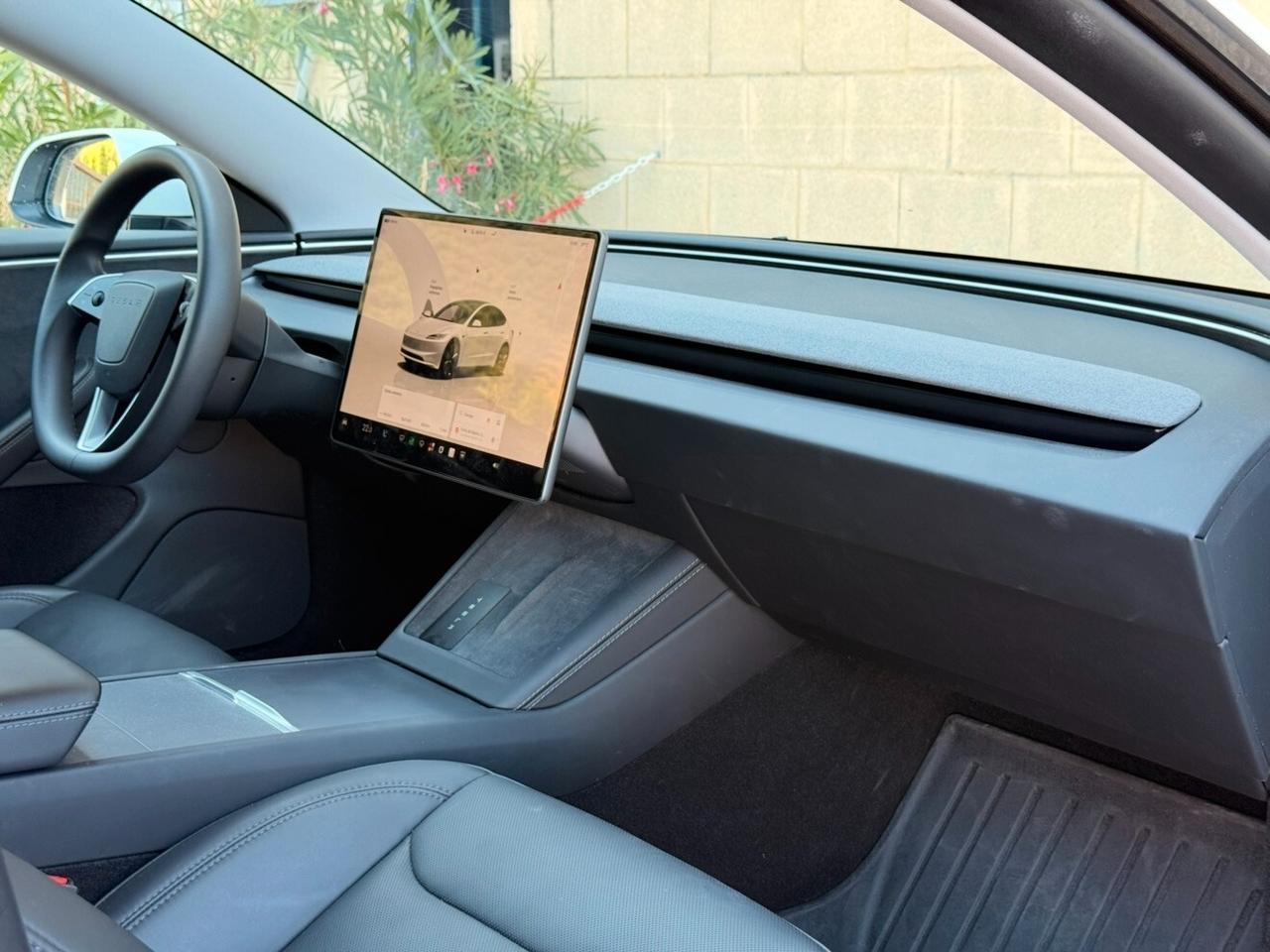 Tesla Model 3 Restyling Highland Premium
