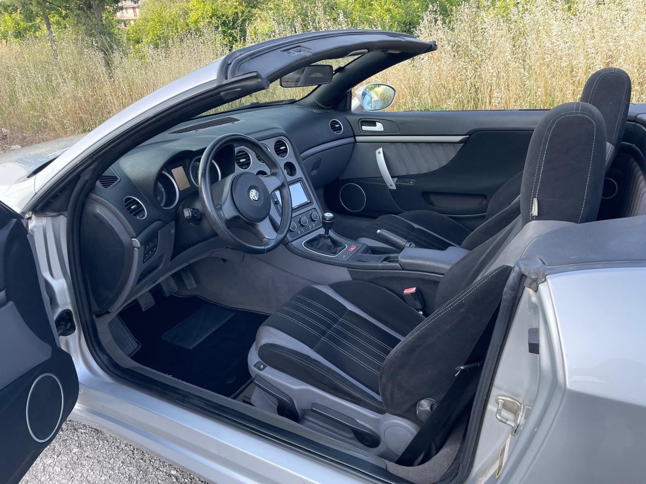 Alfa Romeo Spider Pirinfarina 2.2