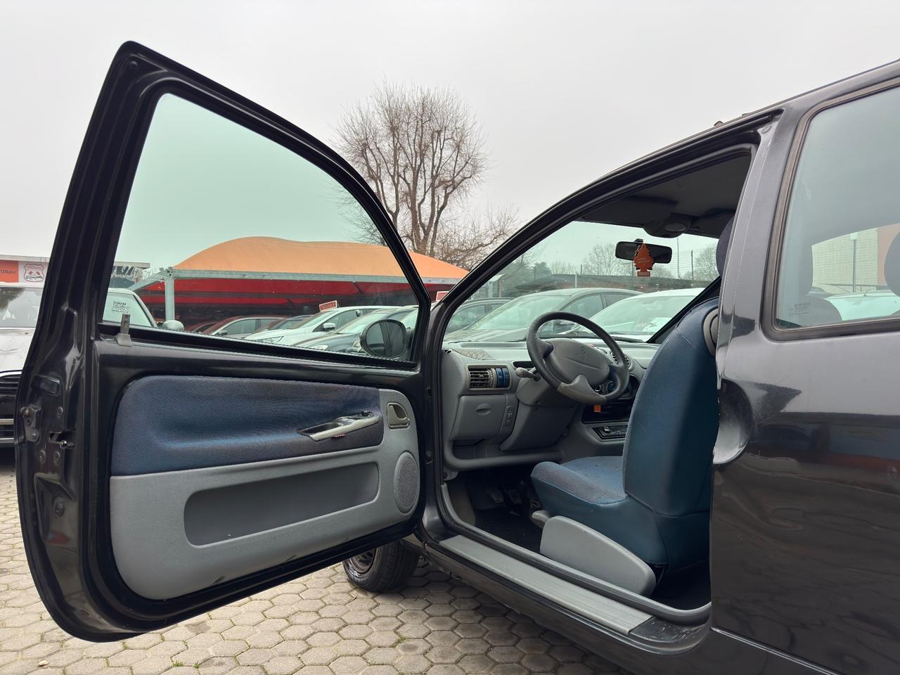 Renault Twingo 1.2i 16V ADATTA A NEOPATENTATI