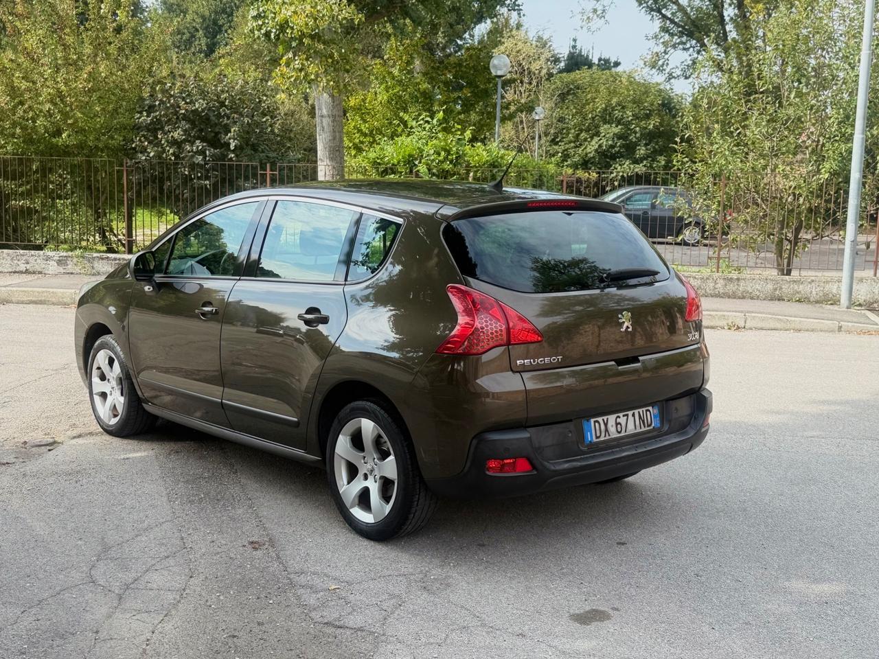 Peugeot 3008 1.6 HDi 110CV cambio robotizzato Tecno