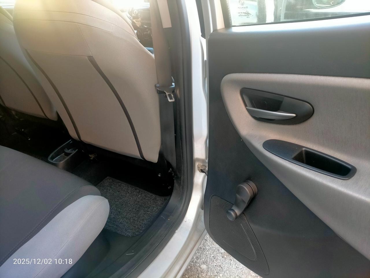 Lancia Ypsilon 1.2 69 CV 5 porte Silver