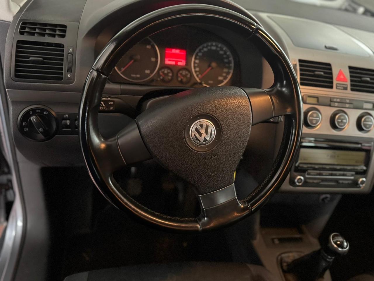 Volkswagen Touran 2.0 TDI DPF Highline 7 POSTI